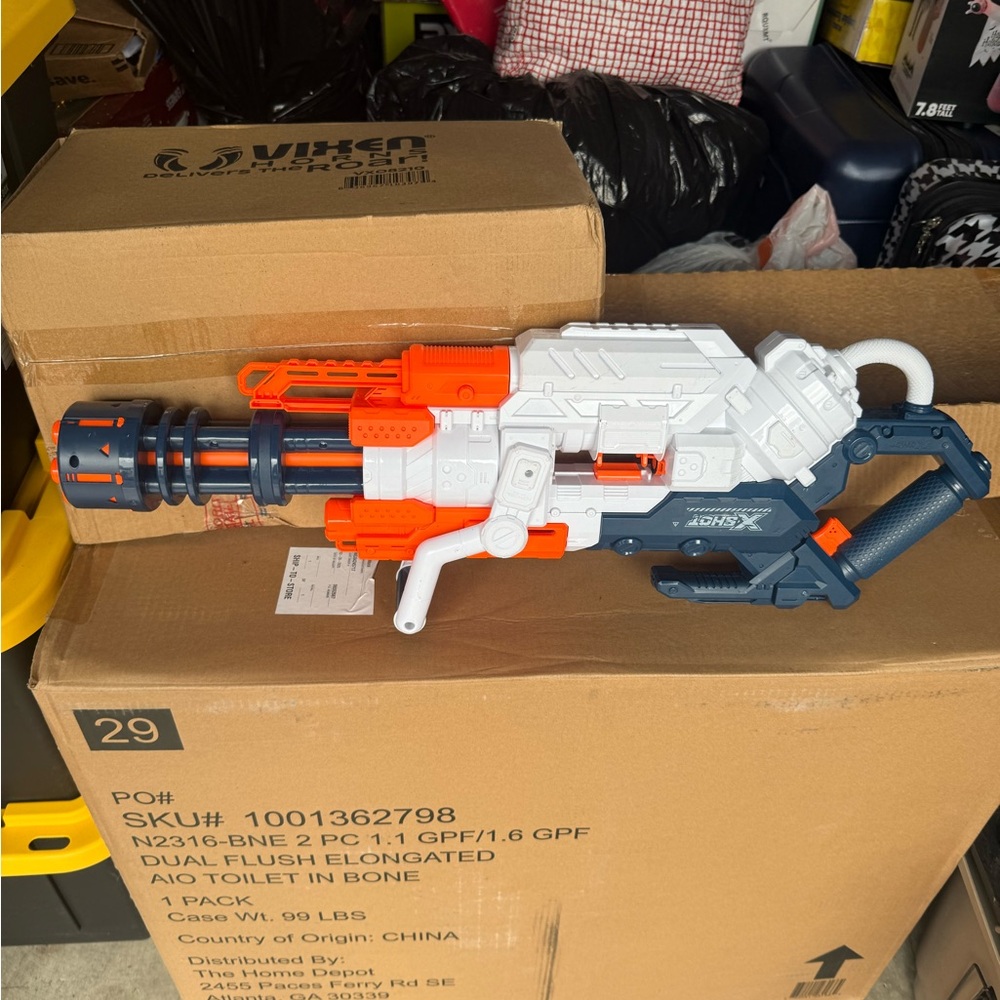 Vix White and Orange Action Figure Playset